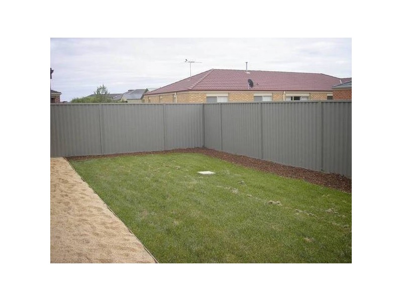 22 Tyndall Street, Cranbourne East VIC 3977
