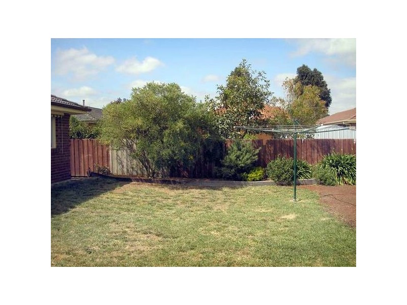 3 Bronhill Court, Cranbourne VIC 3977