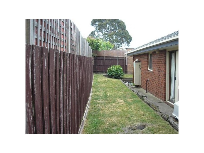 4/18 Brunt Street, Cranbourne VIC 3977