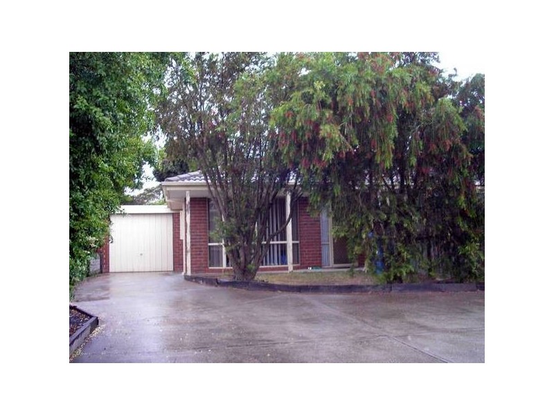 2/14 Phelan Drive, Cranbourne North VIC 3977
