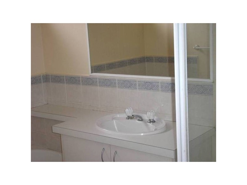 11 Raffindale Crescent, Cranbourne West VIC 3977