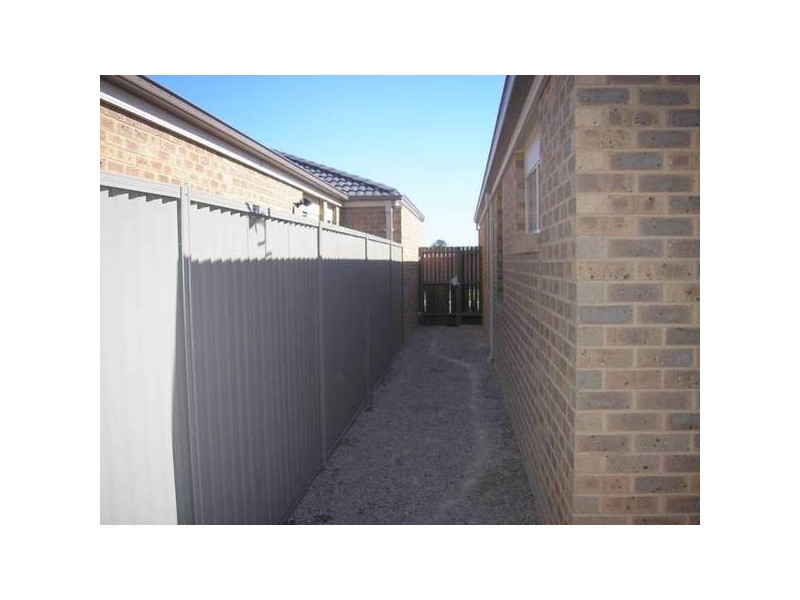15 Greenaway Terrace, Cranbourne East VIC 3977