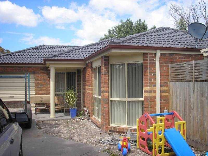 2/8 Valma Avenue, Cranbourne VIC 3977