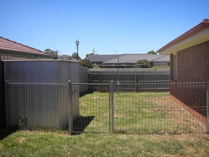 10 Greenbriar Way, Cranbourne West VIC 3977