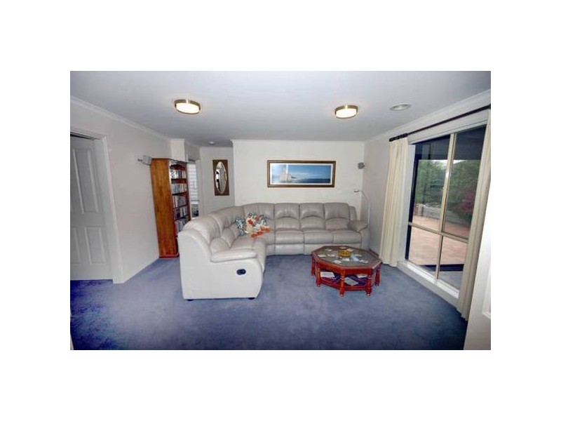 10 Nerrena Rise, Cranbourne West VIC 3977