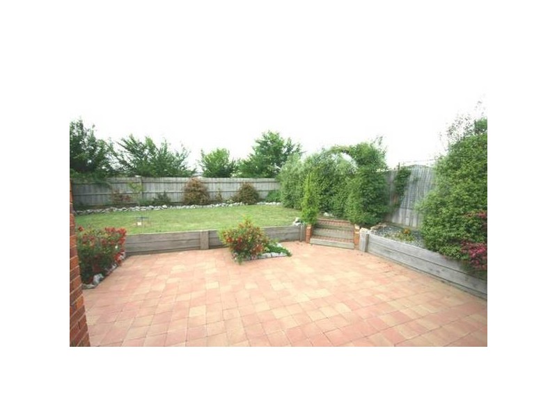 10 Nerrena Rise, Cranbourne West VIC 3977