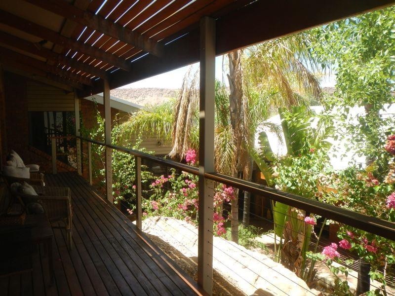 16 Range Crescent, Desert Springs NT 0870