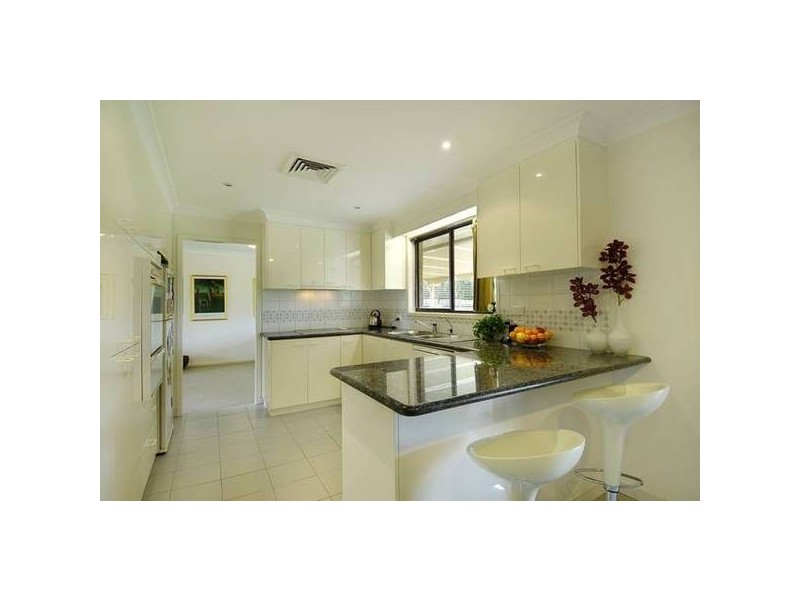 Cotswold Ave, Castle Hill NSW 2154