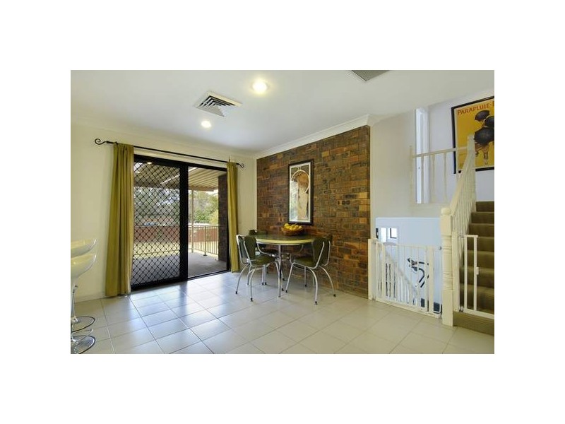 Cotswold Ave, Castle Hill NSW 2154