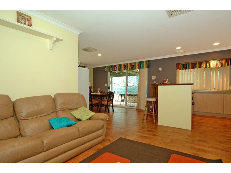 17 Wade Square, Stratton WA 6056