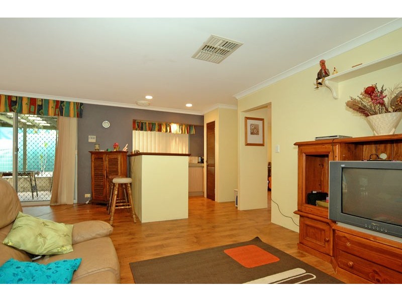 17 Wade Square, Stratton WA 6056