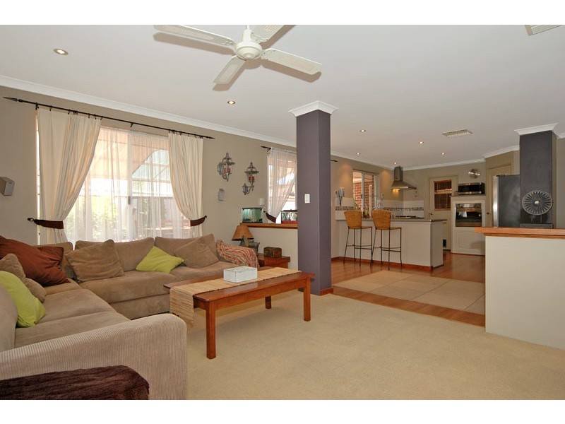 21 Little River Cove, Jane Brook WA 6056