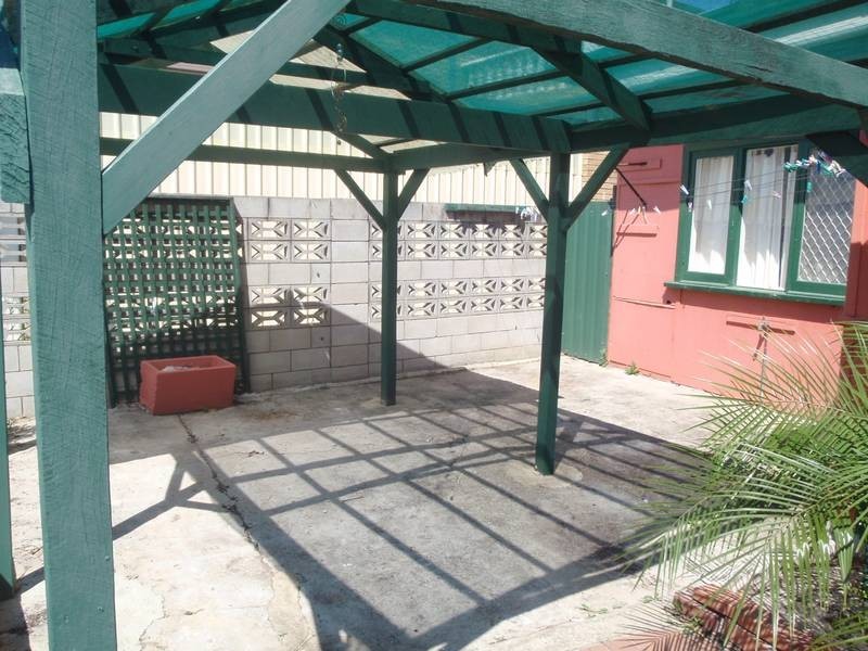 6 Wroxton Street, Midland WA 6056