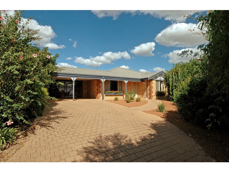 12 Boyd Close, South Guildford WA 6055