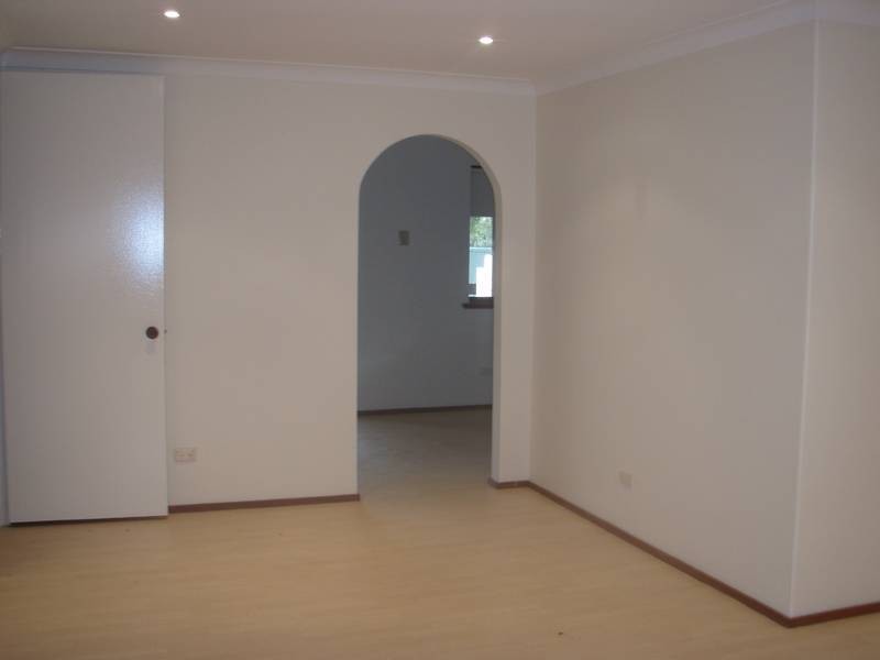 4 Woodbridge Close, Swan View WA 6056
