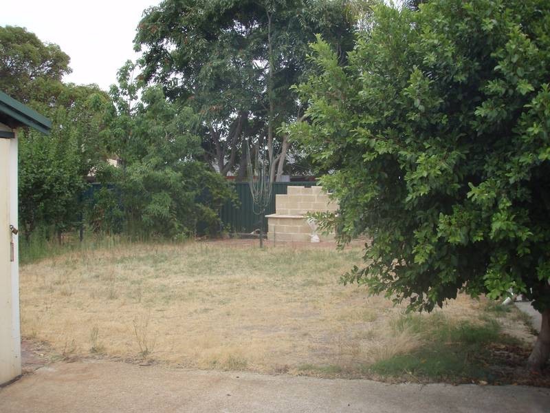 4 Woodbridge Close, Swan View WA 6056