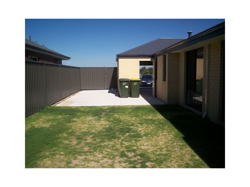 17 Tondoon Bend, Aveley WA 6069