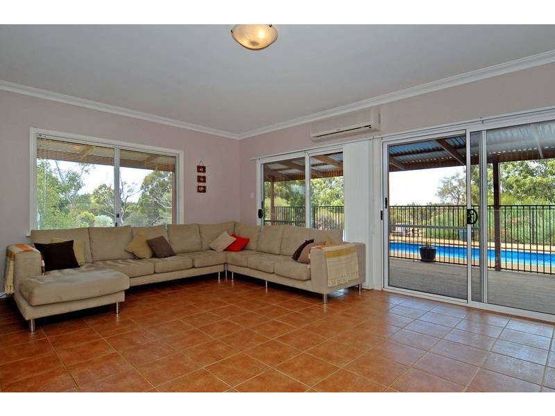 44 Centenary Rd, Gidgegannup WA 6083