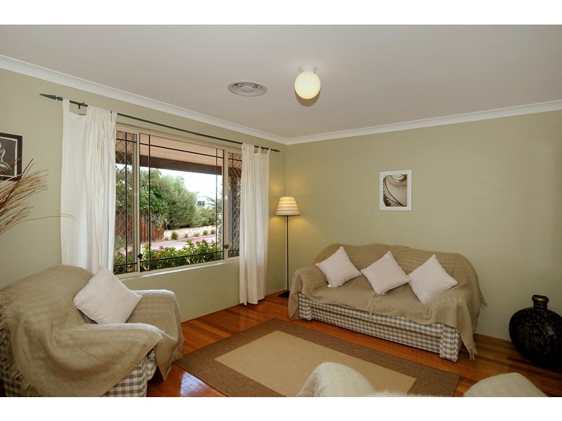 12 Boyd Close, South Guildford WA 6055