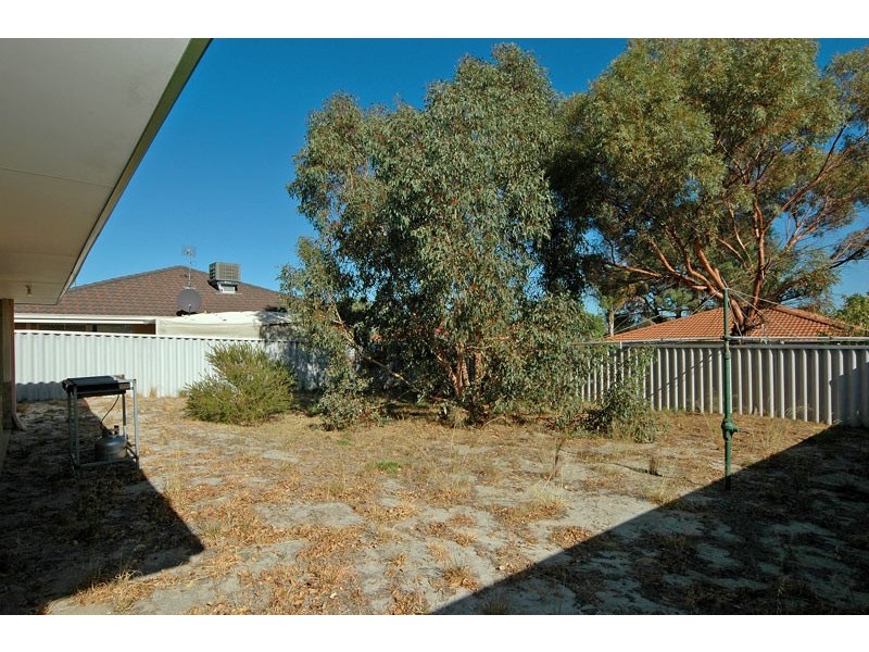 22 Kangaroo Ent, Stratton WA 6056