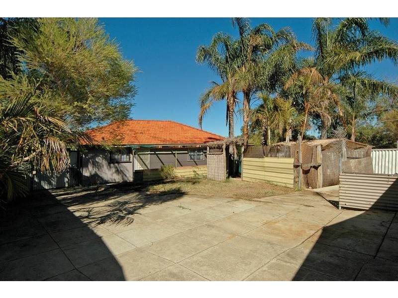 1 Wangalla Rd, Koongamia WA 6056