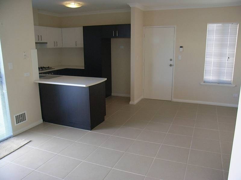 4/34 Mathoura St, Midland WA 6056