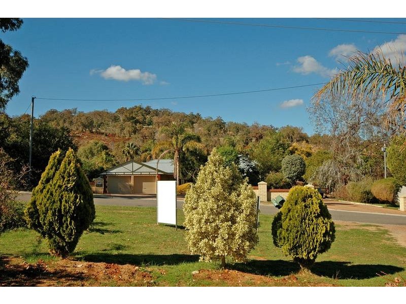 5 Prichard Rd, Greenmount WA 6056