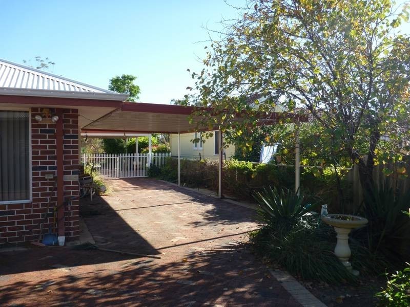 122 Riverview Avenue, South Guildford WA 6055