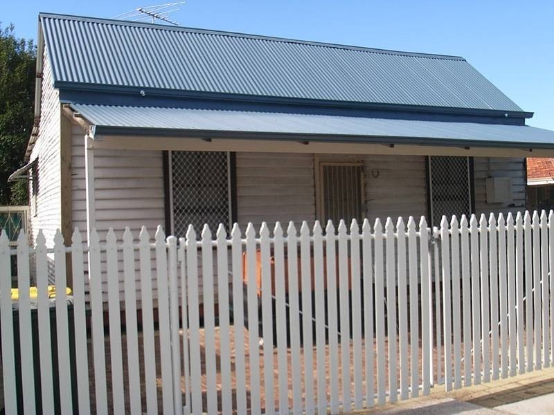 10 Ewart St, Midvale WA 6056