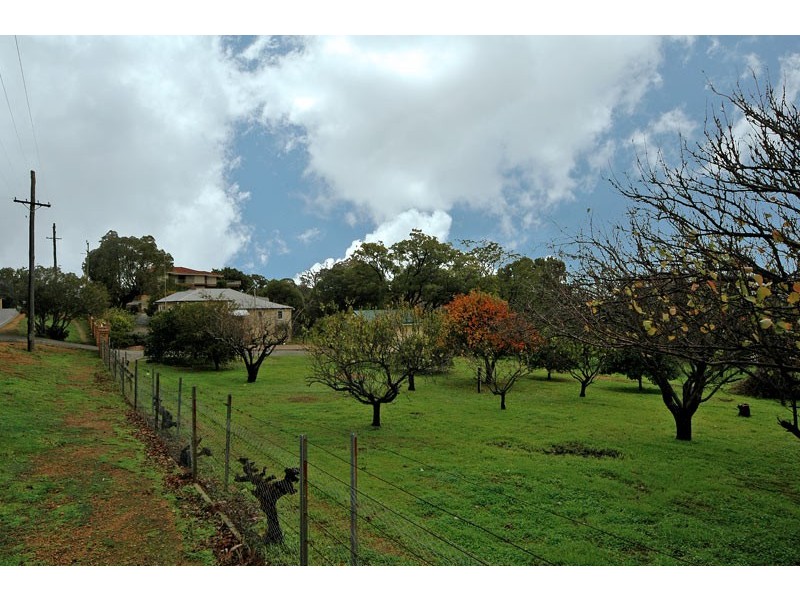 48 Swan View Rd, Swan View WA 6056