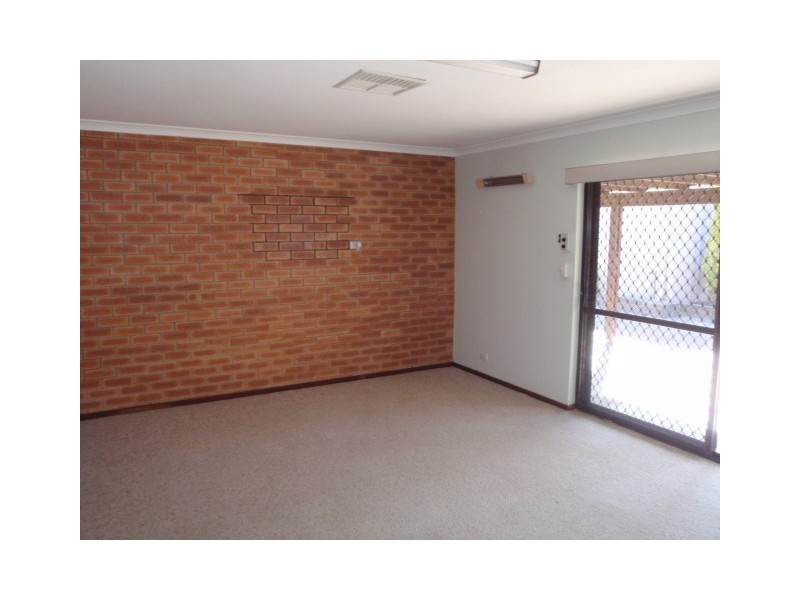 13 Tamarine Way, Swan View WA 6056