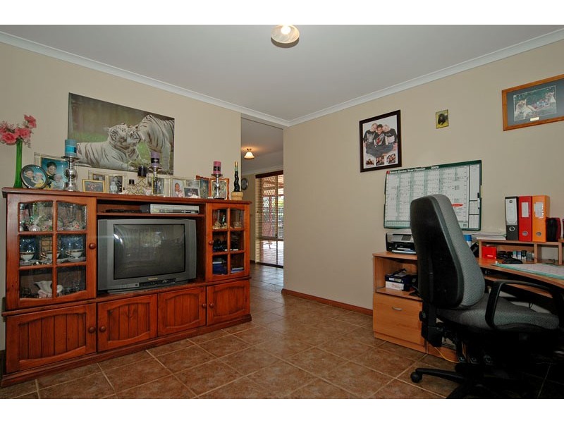 16 Skyross Mews, Stratton WA 6056