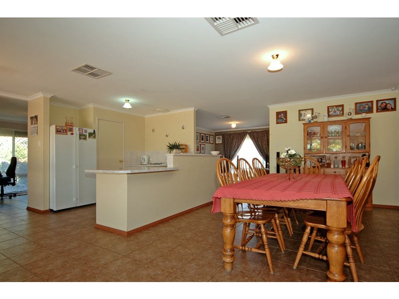 16 Skyross Mews, Stratton WA 6056