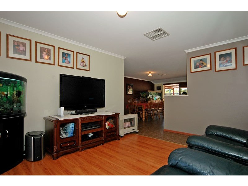 16 Skyross Mews, Stratton WA 6056