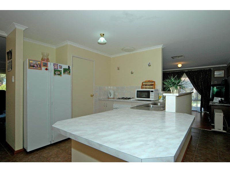 16 Skyross Mews, Stratton WA 6056