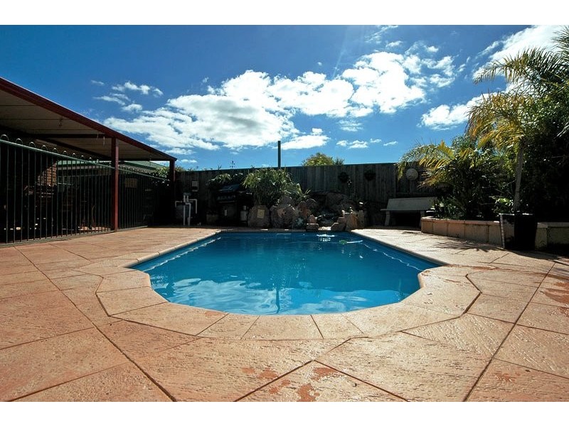 16 Skyross Mews, Stratton WA 6056