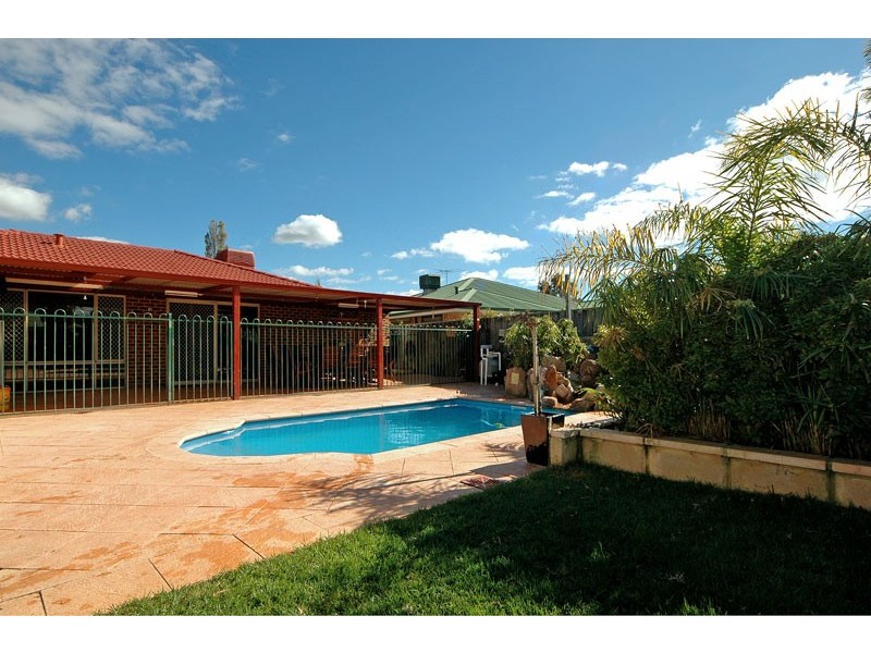 16 Skyross Mews, Stratton WA 6056