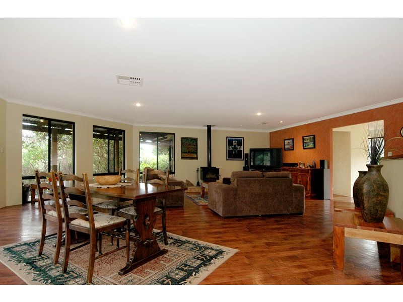 355 Cole Road, Sawyers Valley WA 6074