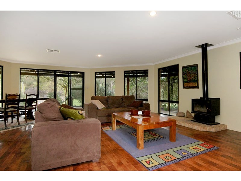 355 Cole Road, Sawyers Valley WA 6074