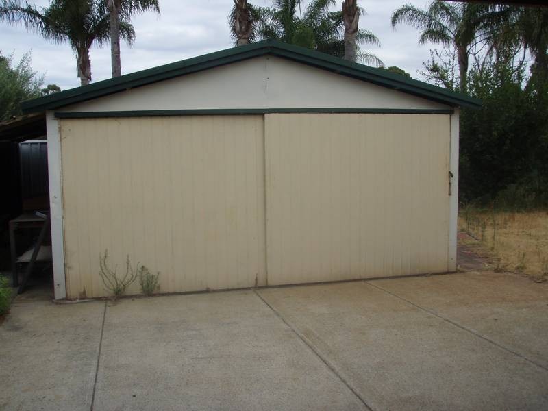 4 Woodbridge Close, Swan View WA 6056