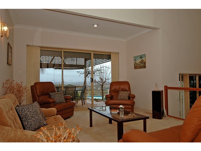 21 Mulberry Tree Close, Swan View WA 6056