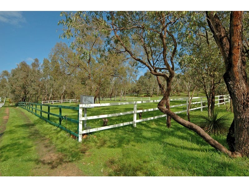 8 National Park Road, Swan View WA 6056