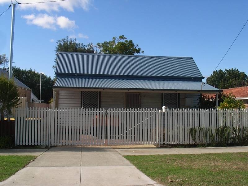 10 Ewart Street, Midvale WA 6056