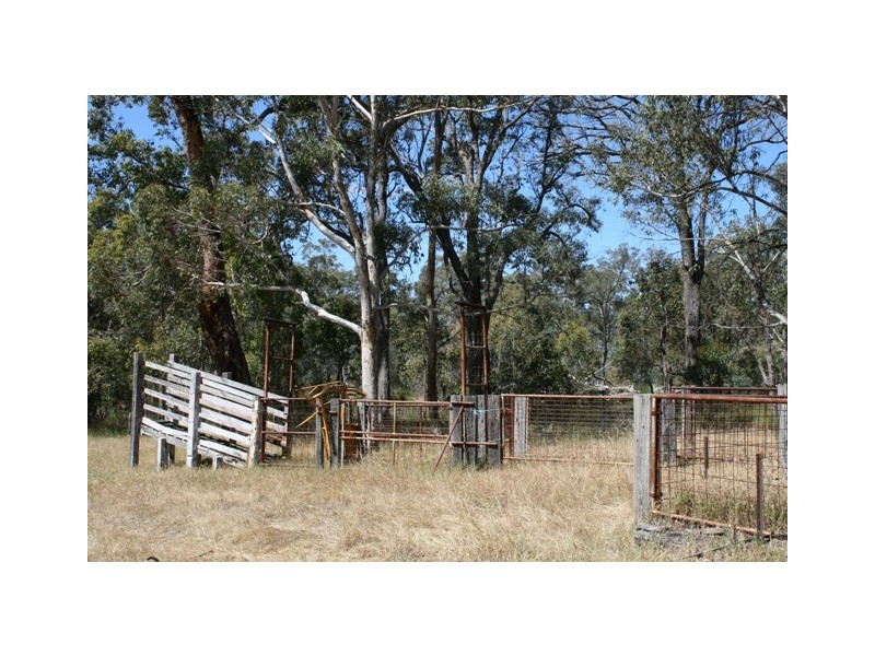 1056 Reen Rd, Gidgegannup WA 6083