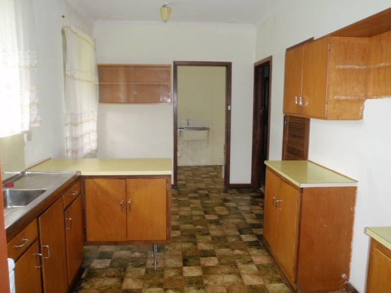 10 Kingsley Drive, South Guildford WA 6055