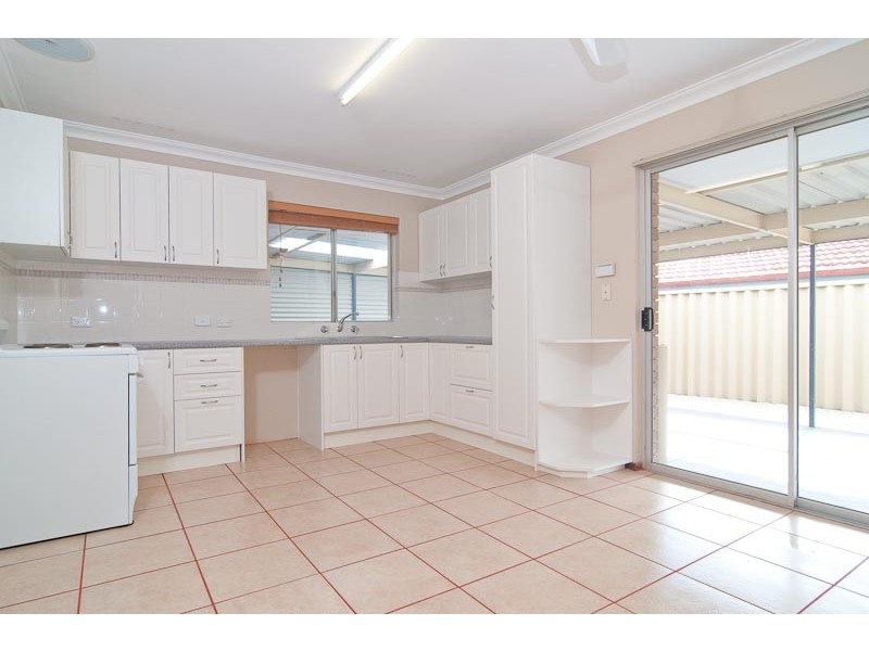 30 Hamilton Rd, High Wycombe WA 6057