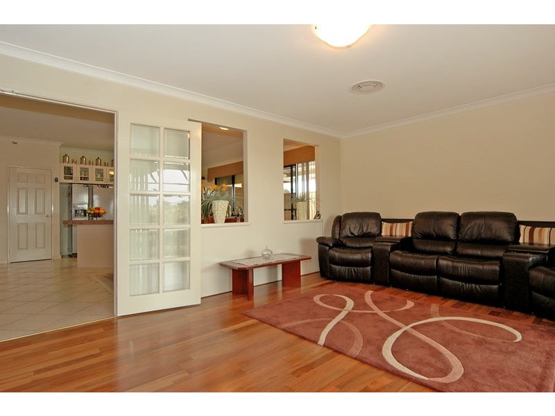 19 Cupello Drive, Swan View WA 6056