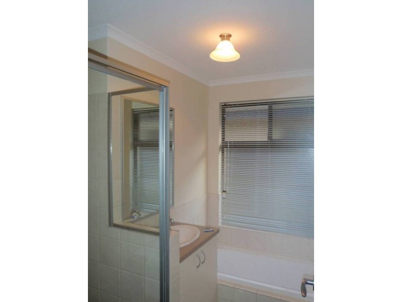 17 Tondoon Bend, Aveley WA 6069
