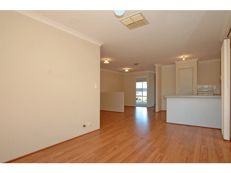 44 Gentle Circle, South Guildford WA 6055