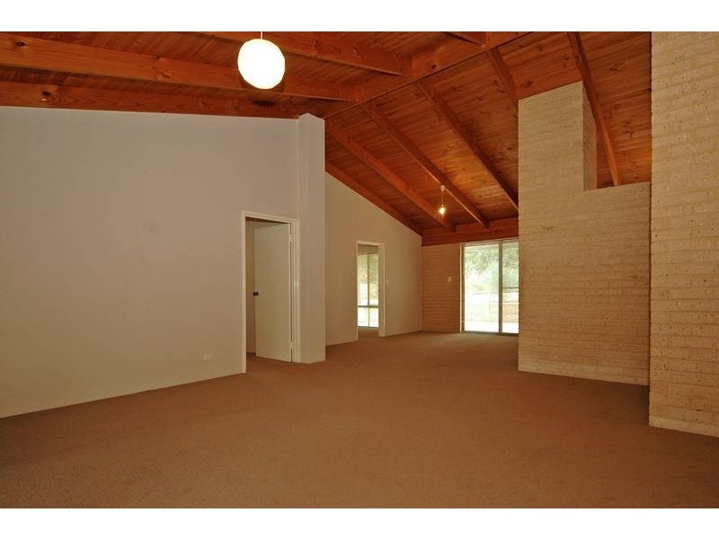 4 Glynden Way, Helena Valley WA 6056